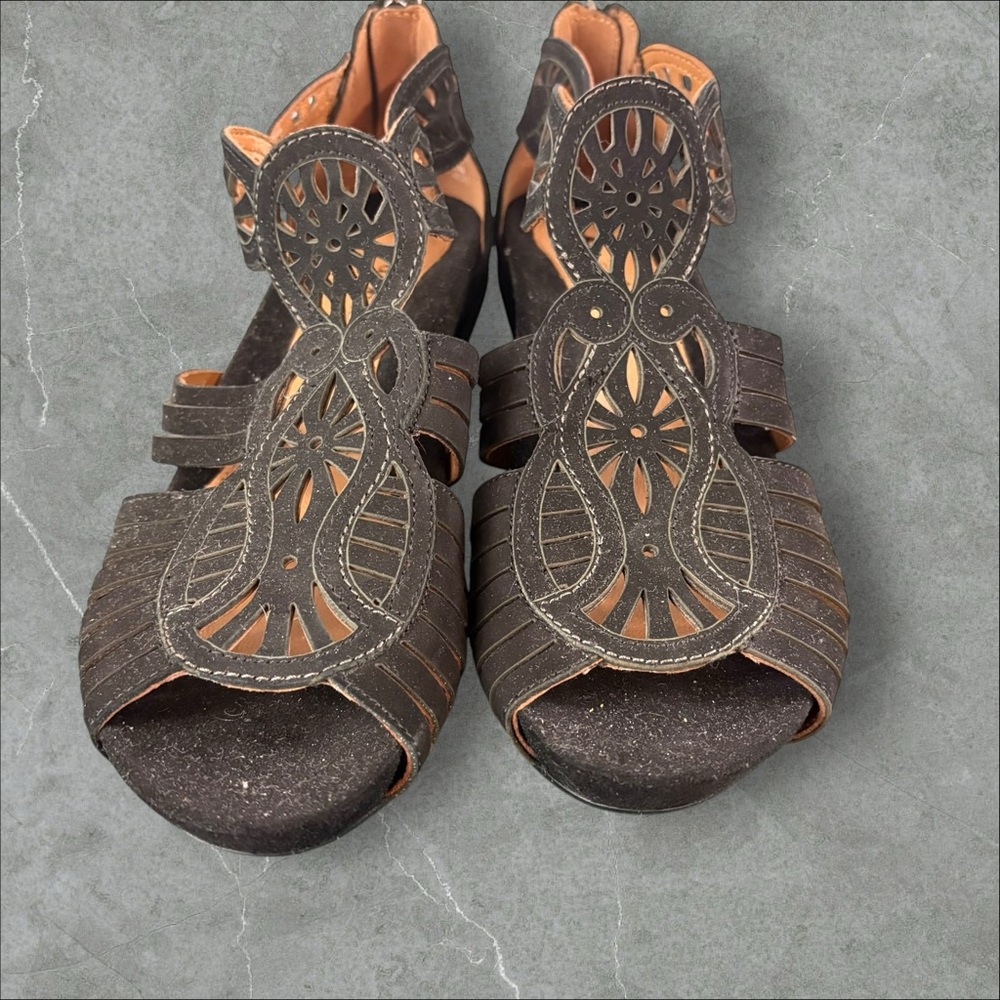 EARTHIES Wedge Heels Women's US 7.5 B Black Sandal